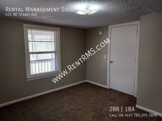 Building Photo - 421 NE Strait Ave