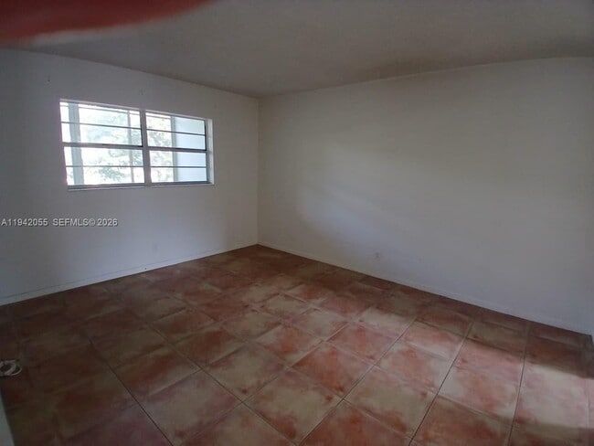 Building Photo - 5181 W Oakland Park Blvd