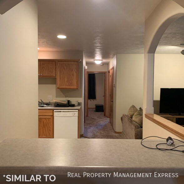 Building Photo - Spacious 3-bedroom, 1-bathroom apartment