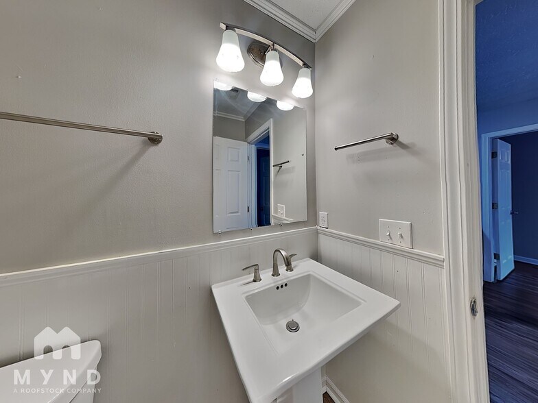 Building Photo - 3122 Crestwell Dr