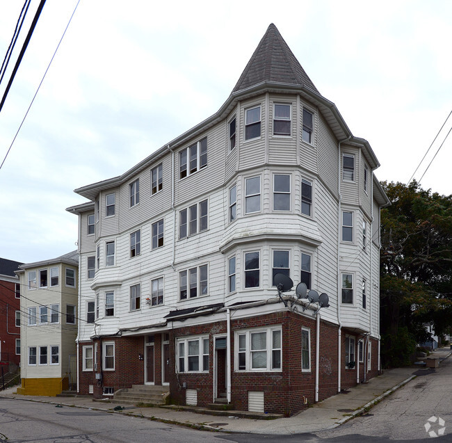 Primary Photo - 100-104 Veazie St