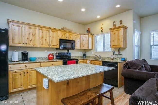 Building Photo - 3857 E Cunninghill Dr