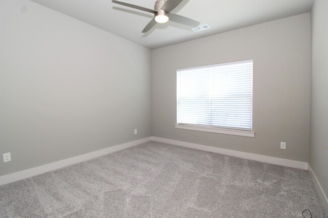 Building Photo - 2047 S Florida Way