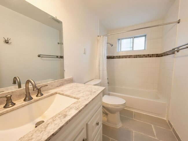 Building Photo - Charming 3 Bedroom Aloha Outdoor Oasis with Two Car Garage