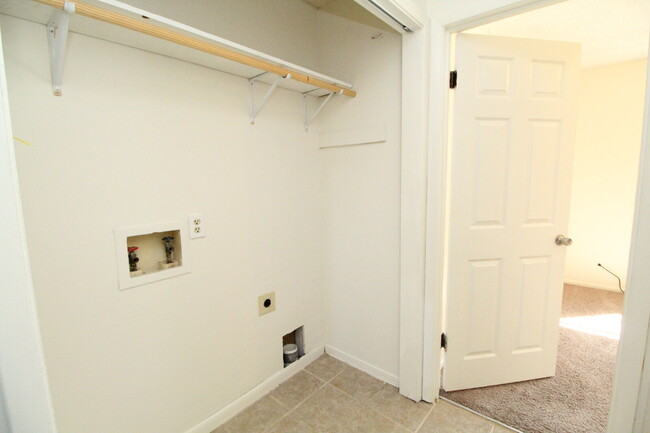 Building Photo - 2BR/1BA Apartment in Prime Pace Location –...