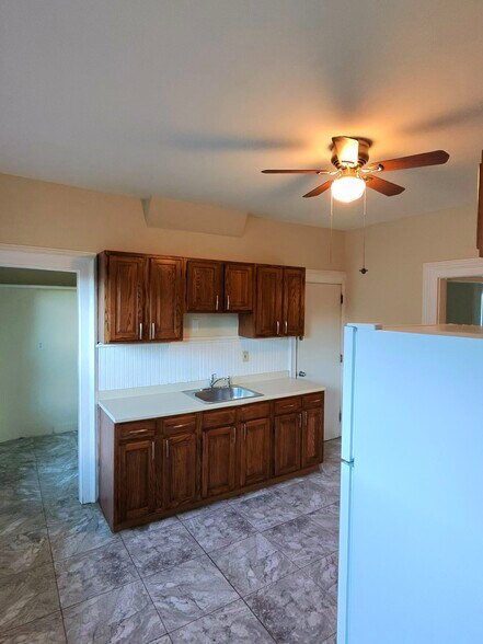 Building Photo - 142 Hillside Ave