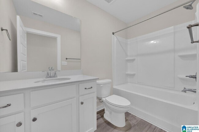 Building Photo - 170 Kings Wy