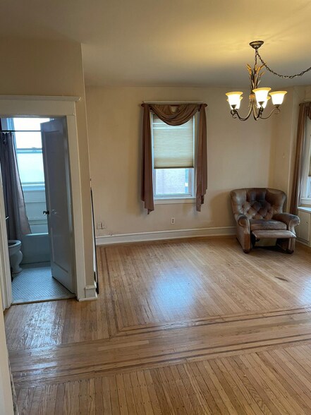 Building Photo - 6215 Ventnor Ave