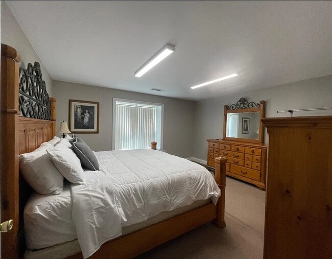 Building Photo - 1023 Baker Dr