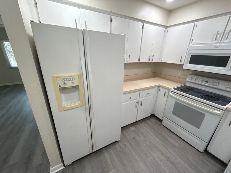 Building Photo - 227 S Lee St