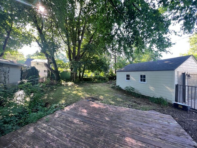 Building Photo - Recently Updated 2 Bedroom Home with Fence...