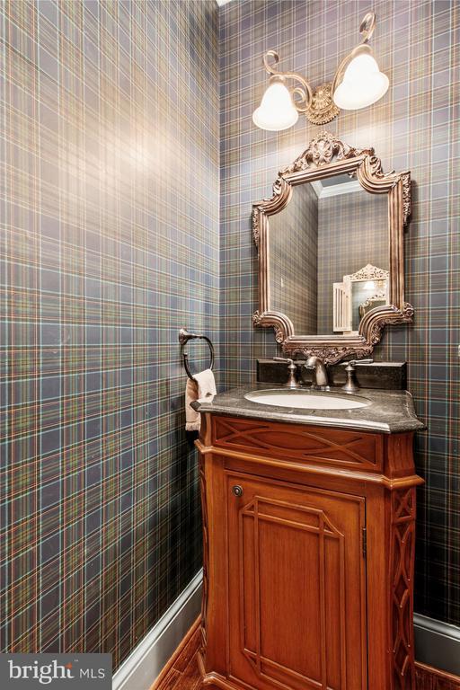 Building Photo - 9454 Newbridge Dr