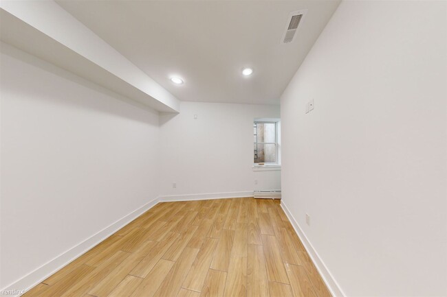 Building Photo - 3 br, 3 bath Triplex - 2554 FRANKFORD AVE ...