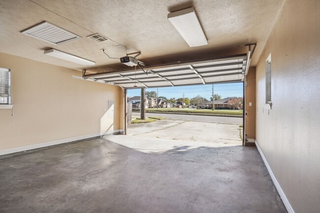 Building Photo - 2 Schill Ave