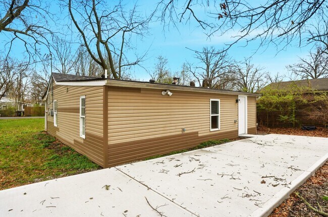 Building Photo - 12121 3rd Ave