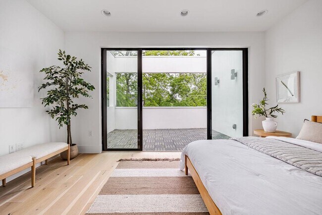 Building Photo - 1811 Justin Ln