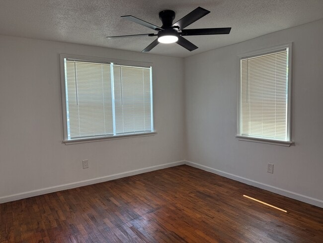 Building Photo - 239 Jenks St