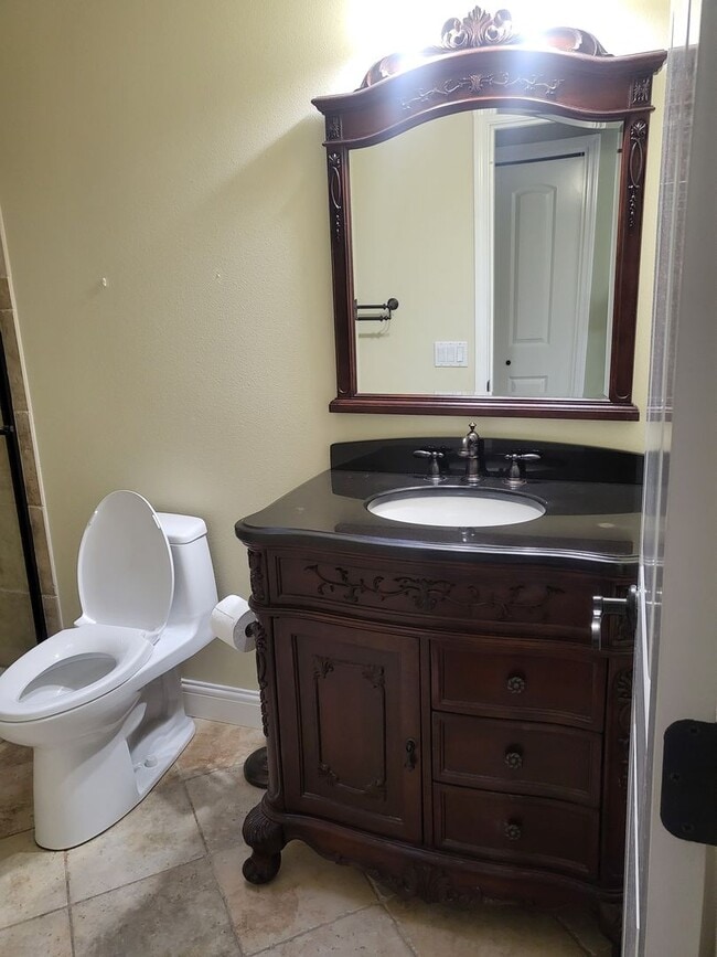 Building Photo - 3 bed 2 bathHome for Rent in Grants Pass