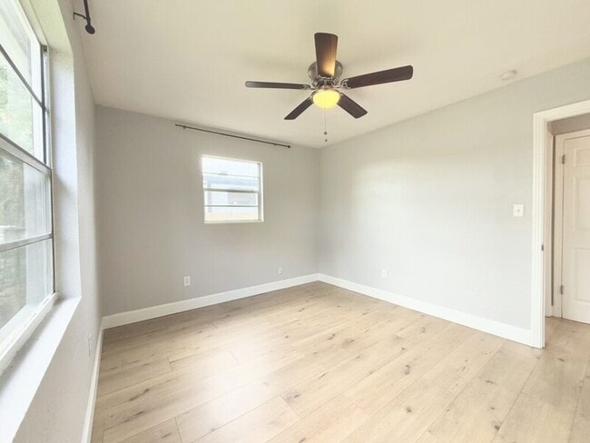 Building Photo - 5131 13th Ave N