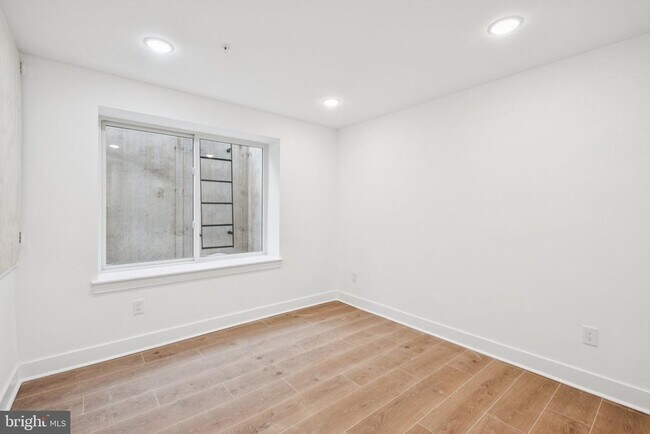 Building Photo - 5034 Florence Ave