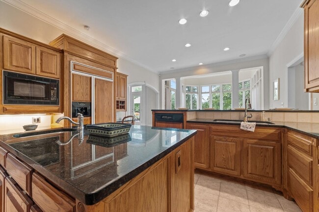 Building Photo - 450 Cox Rd