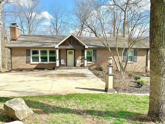 Building Photo - 423 Rivermont Dr