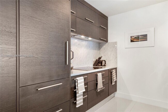 Building Photo - 900 Biscayne Blvd