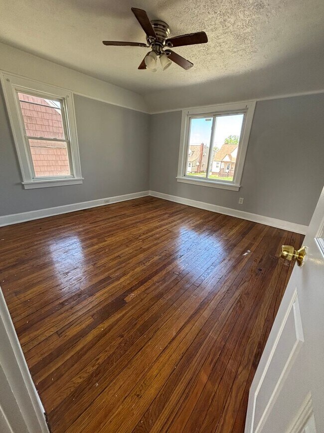 Building Photo - 3bd Single Maple Section 8