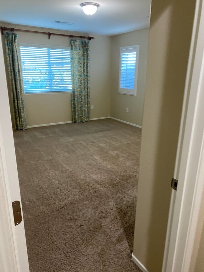 Building Photo - Tulare