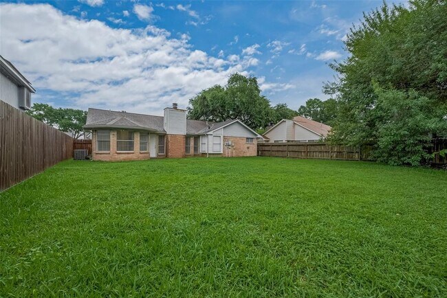 Building Photo - 22010 Rivermead Dr