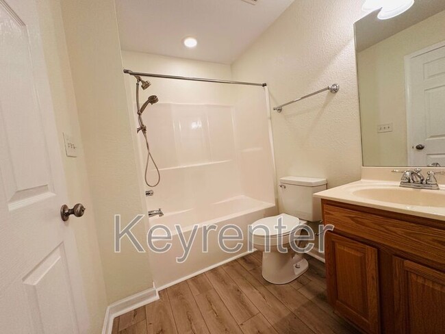 Building Photo - 846 Blue Spruce Way