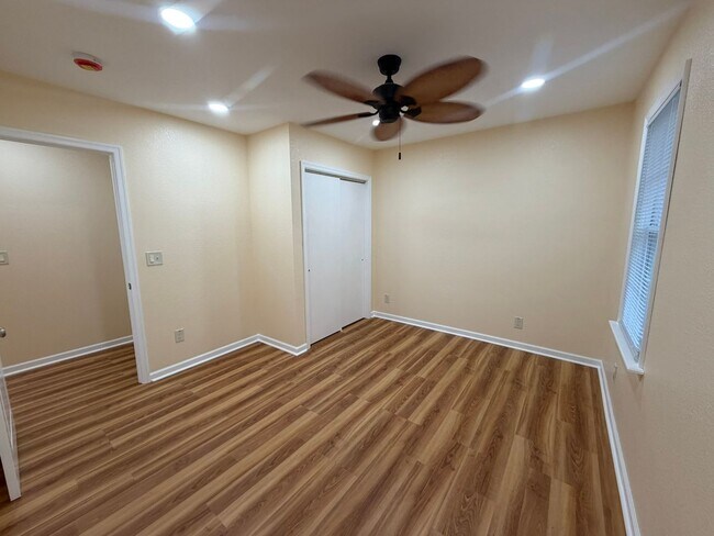 Building Photo - 705 Canal Dr
