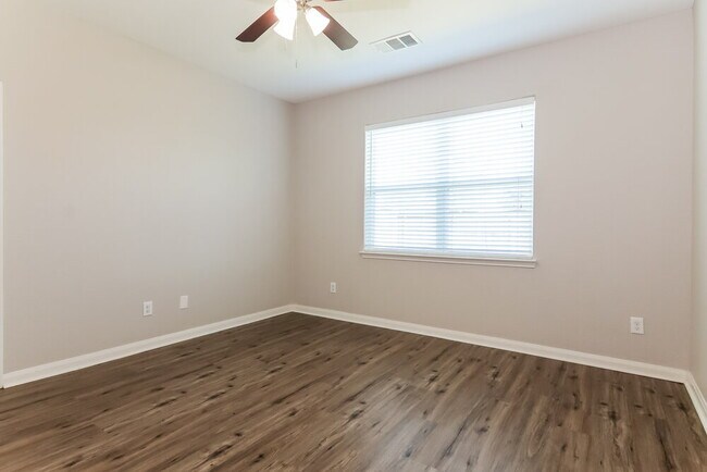 Building Photo - 341 Soap Tree Dr