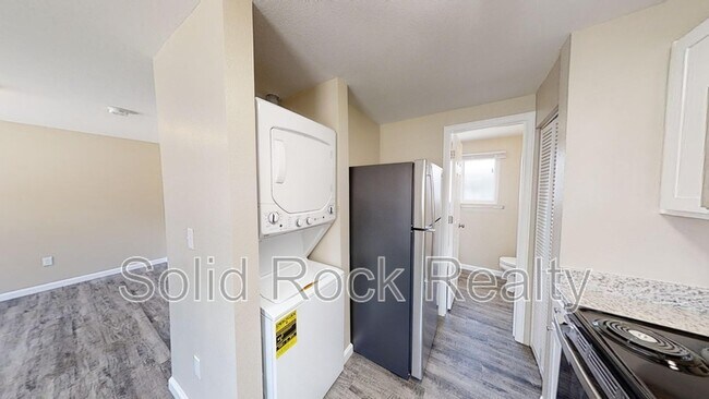 Building Photo - 2409 E St Vrain St