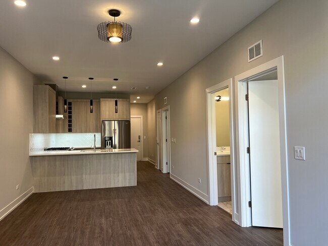 Building Photo - 3244 N Lincoln Ave