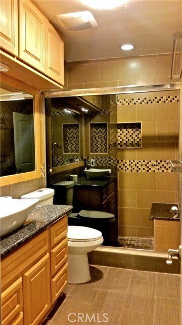 Building Photo - 848 W Huntington Dr