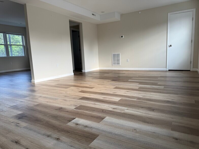 Livingroom - 14 US Highway 206