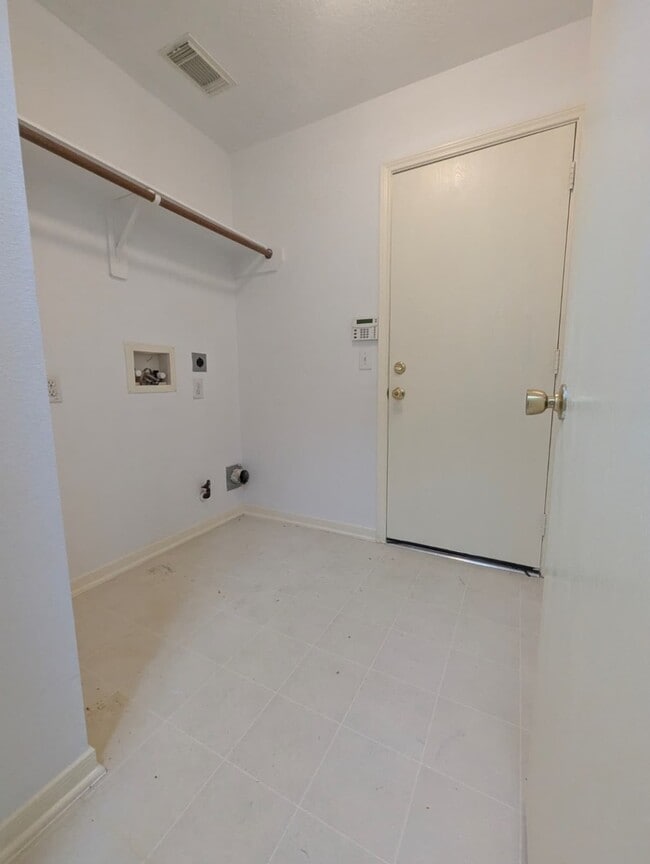 Building Photo - 13422 Sarento Village