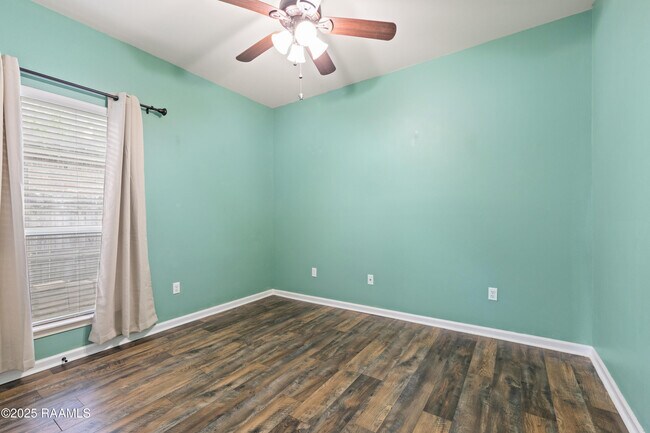 Building Photo - 307 Flanders Ridge Dr