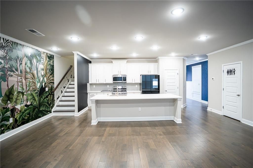 Building Photo - 2215 Manor Pointe Dr