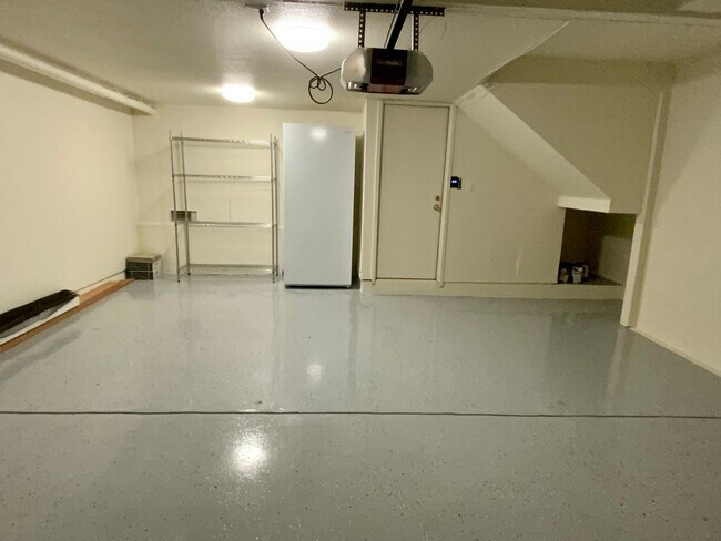 Building Photo - Private location!  SkyWest Townhome for rent