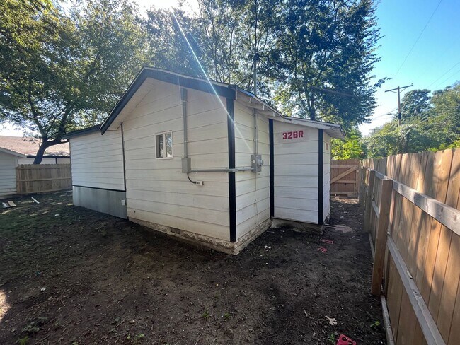 Building Photo - Cozy 1 Bed / 1 Bath Rear Home with Private Fenced Yard – Tulsa