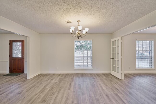 Building Photo - 715 Baltic Ln