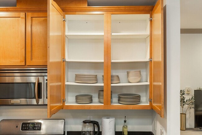 Building Photo - 1916 E Spruce St