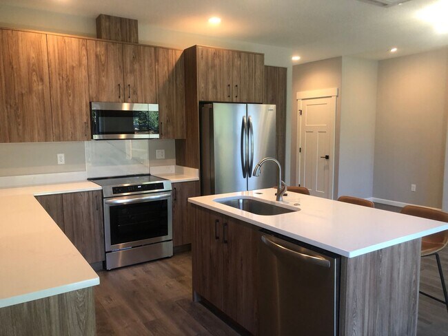Building Photo - M2243