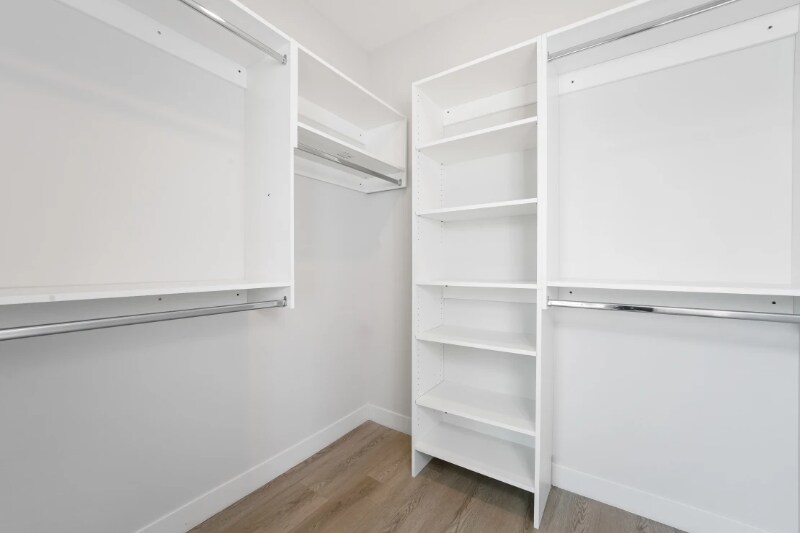 Building Photo - 640 N May St