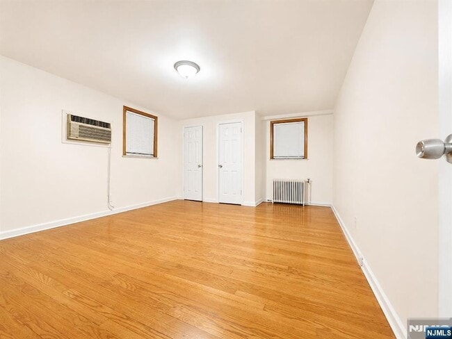 Building Photo - 343 Tremont Ave