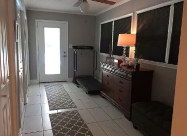 Building Photo - Luxury Ranch Living: Pool, Privacy & Premi...
