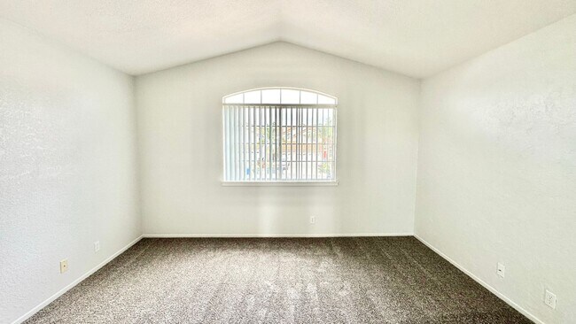 Building Photo - Awesome Two-Story Home, Recently & Freshly Updated, just minutes to downtown Fallbrook!