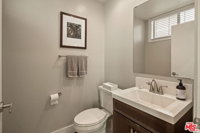 Building Photo - 1338 Harvard St